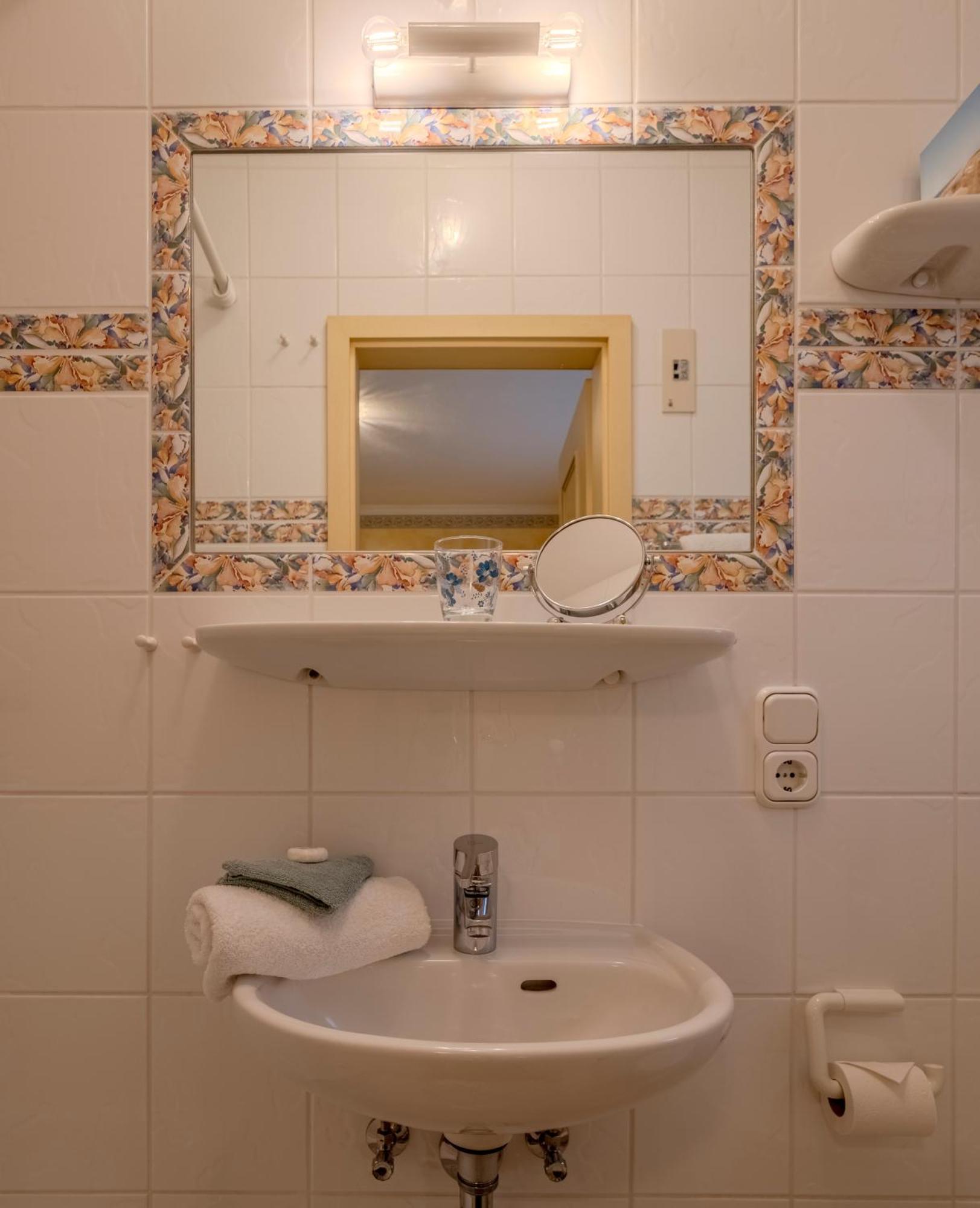 Hotel Wiesbaden Wenningstedt-Braderup Eksteriør bilde
